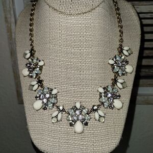 Beautiful white vintage rhinestone necklace